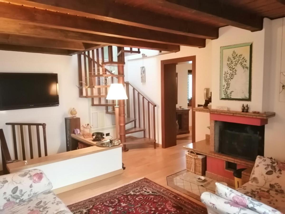Beb Da Paolo Con Vista Lago 산 제노 디 몬타냐 외부 사진